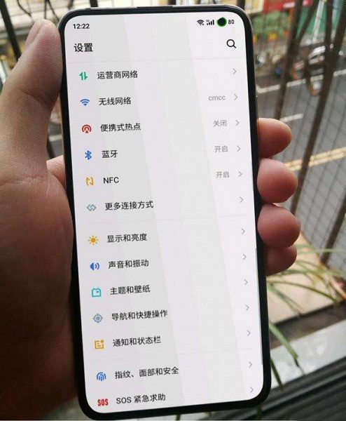 Включенный смартфон Meizu 17 показали на первых «живых» фото