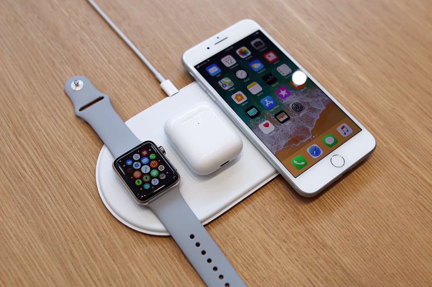 Зарядка для iphone watch. AIRPOWER Wireless Charger. AIRPOWER Apple. Беспроводная зарядка Apple Air Power. Беспроводная зарядка AIRPOWER Wireless Charger.