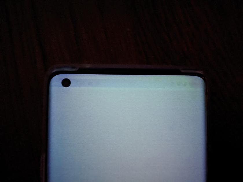 Владельцы флагманского OnePlus 8 Pro жалуются на проблемы с дисплеем