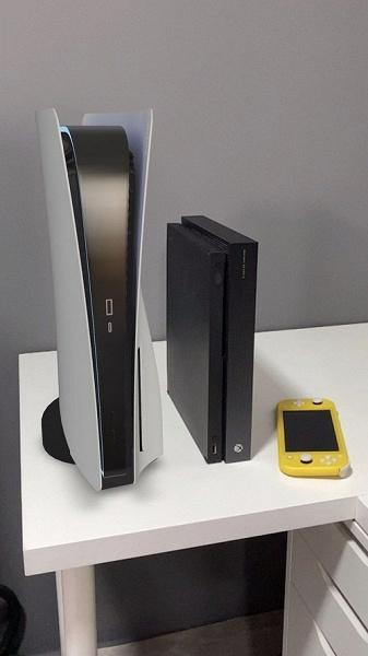 Размеры консолей PlayStation 5 и Xbox One X наглядно сравнили