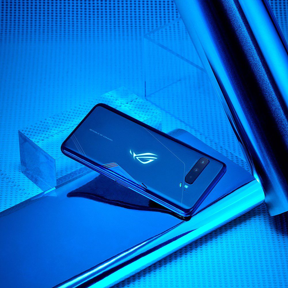 Asus выпустила первый в мире смартфон со 160-герцевым дисплеем