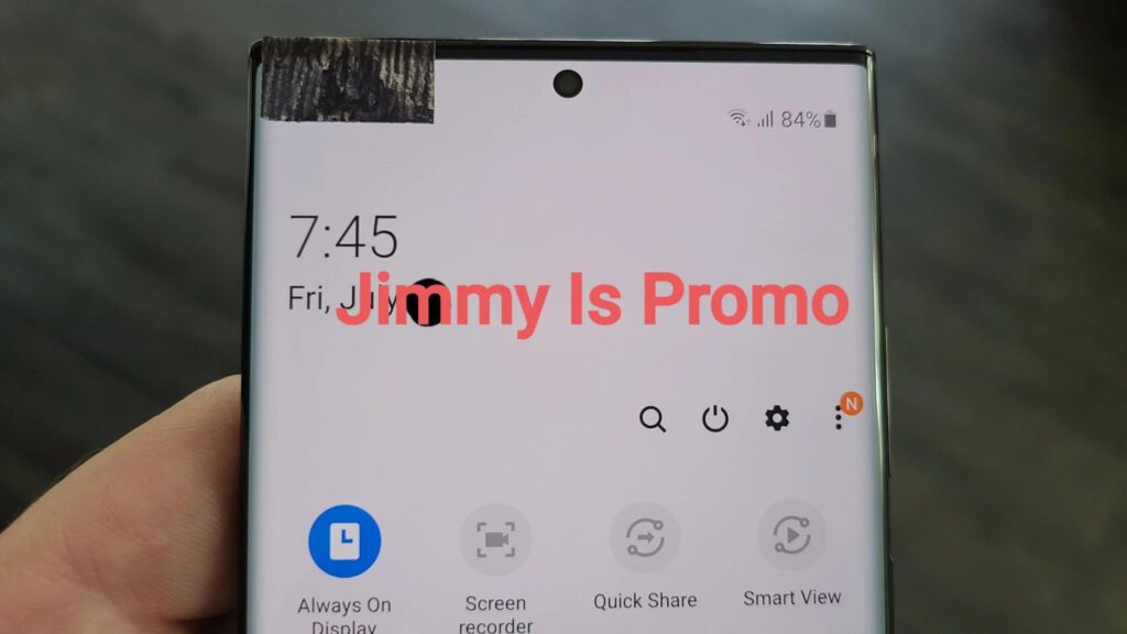 На фото представлен Samsung Galaxy Note20 Ultra с изогнутым экраном
