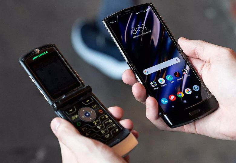 Смартфон Motorola RAZR с гибким экраном стал доступен для заказа в РФ