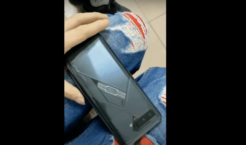 Игровой флагман с двумя экранами ASUS ROG Phone 5 показали на видео
