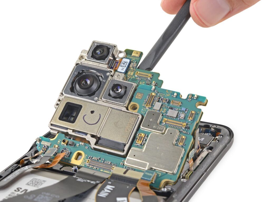В iFixit оценили ремонтопригодность смартфона Samsung Galaxy S21 Ultra