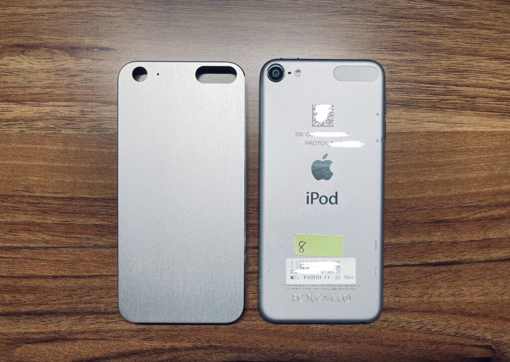 Редкий прототип iPod touch 5 с плоскими гранями показали на фото в Сети