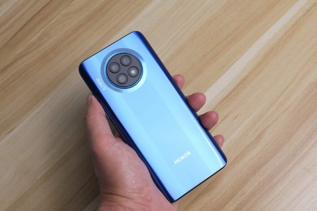 Грядущий смартфон Honor X20 внешне оказался копией Huawei Mate 30