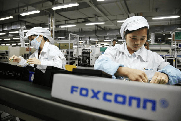 Поставщик Apple Foxconn намерен нанять еще 200000 сотрудников перед запуском iPhone 13
