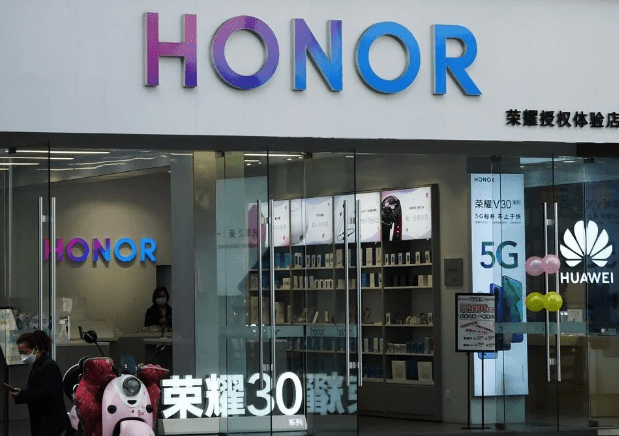 Оффлайн-продажи Honor составили более 70% от общего объема продаж компании