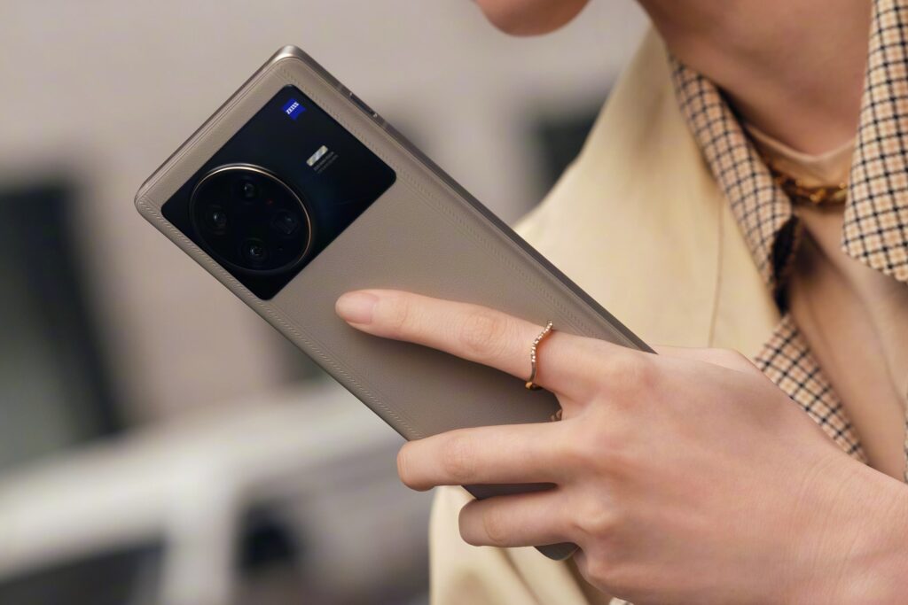 Компания Vivo представила флагманский камерофон Vivo X Note 2022 года