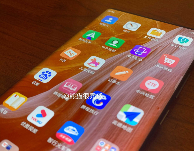 Китайская ZTE представит 9 мая 2022 года смартфон Axon 40 с подэкранной камерой