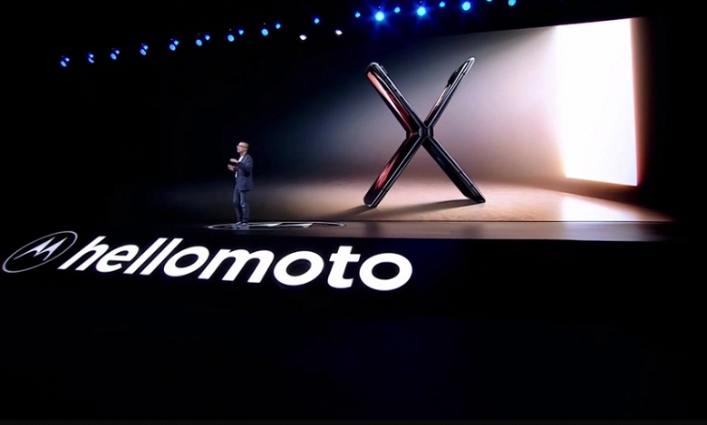 Motorola выпустила раскладной смартфон Moto Razr 2022 модельного года