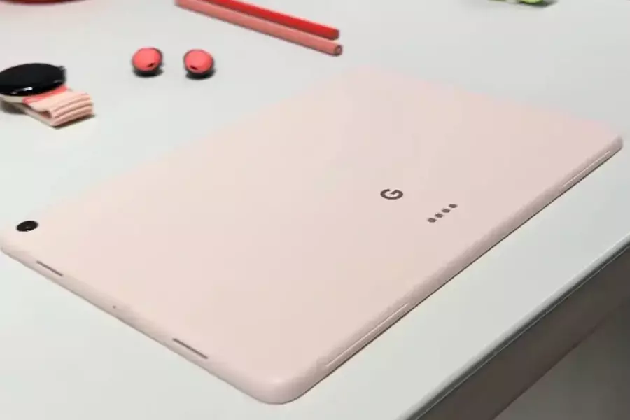 Новый планшет Pixel Tab показали во время презентации Google в Милане