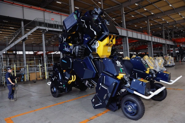 Японский стартап показал 4,5-метрового робота-трансформера за 3 млн долларов