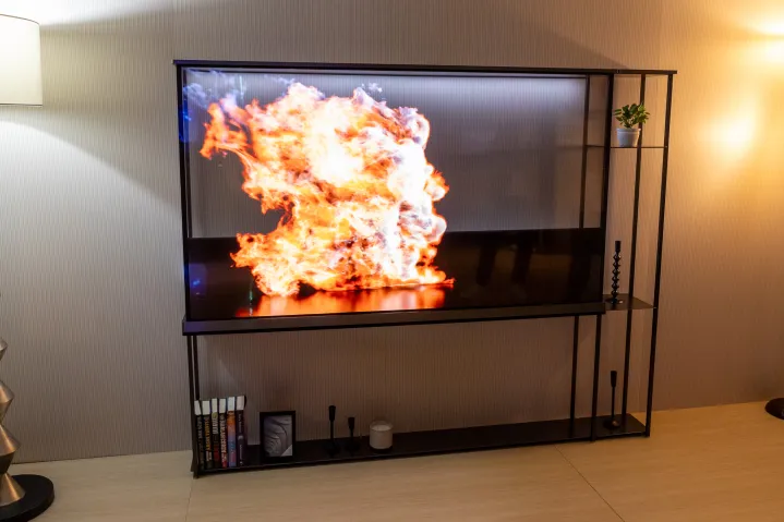 LG выпустила и показала первый в мире прозрачный беспроводной телевизор