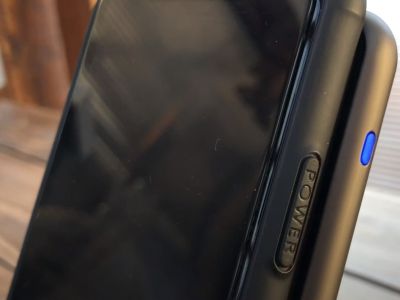 HUAWEI выпустила подставку с беспроводной зарядкой для смартфонов