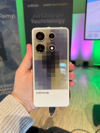 Infinix показала новую версию смартфона-хамелеона с изменчивой задней крышкой