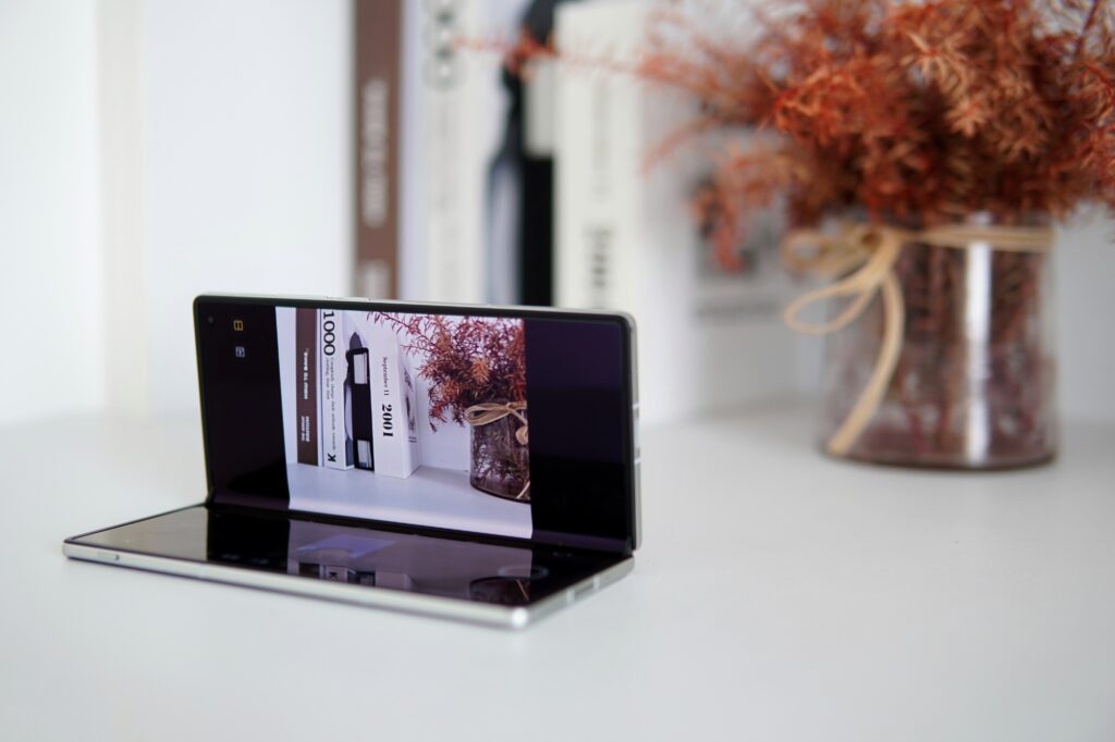 Раскладной Vivo X Fold3 Pro с Snapdragon 8 Gen 3 представлен на фото в Сети