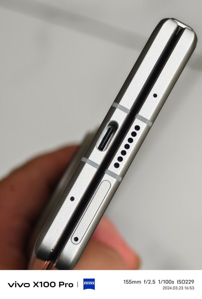 Раскладной Vivo X Fold3 Pro с Snapdragon 8 Gen 3 представлен на фото в Сети