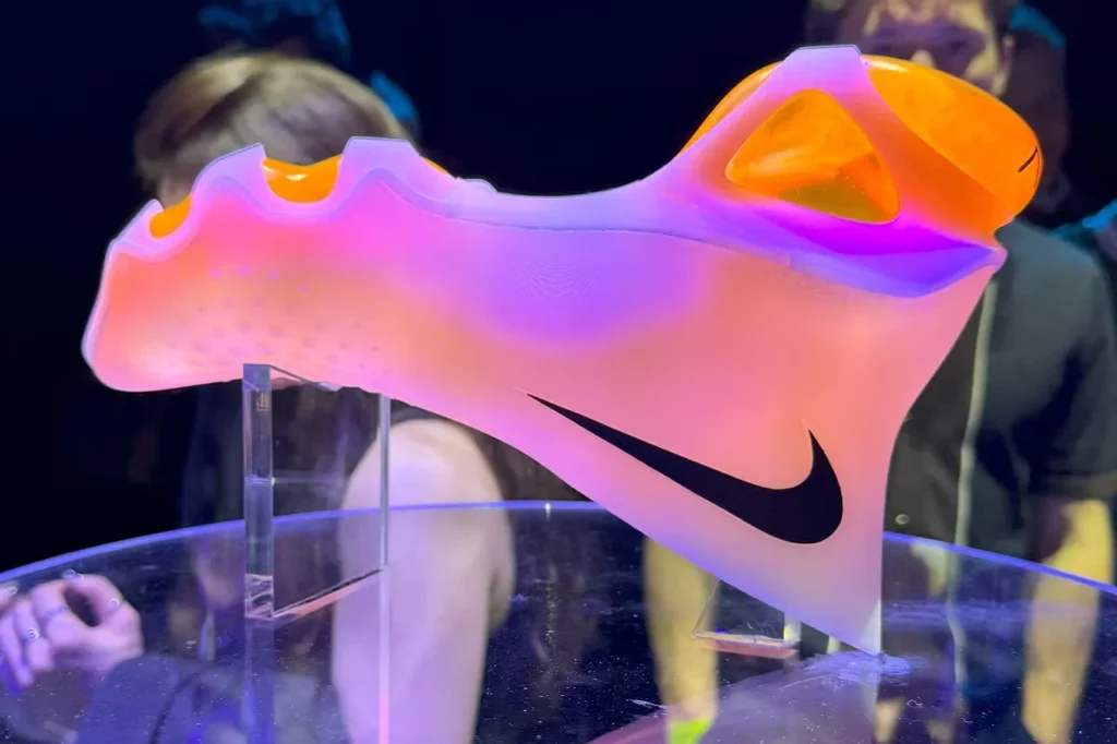 Искусственный интеллект для Nike разработал уникальную коллекцию кроссовок