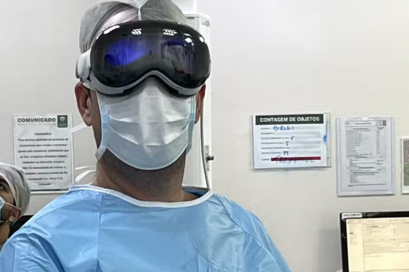 Хирург в Бразилии использовал Apple Vision Pro и провел в шлеме операцию