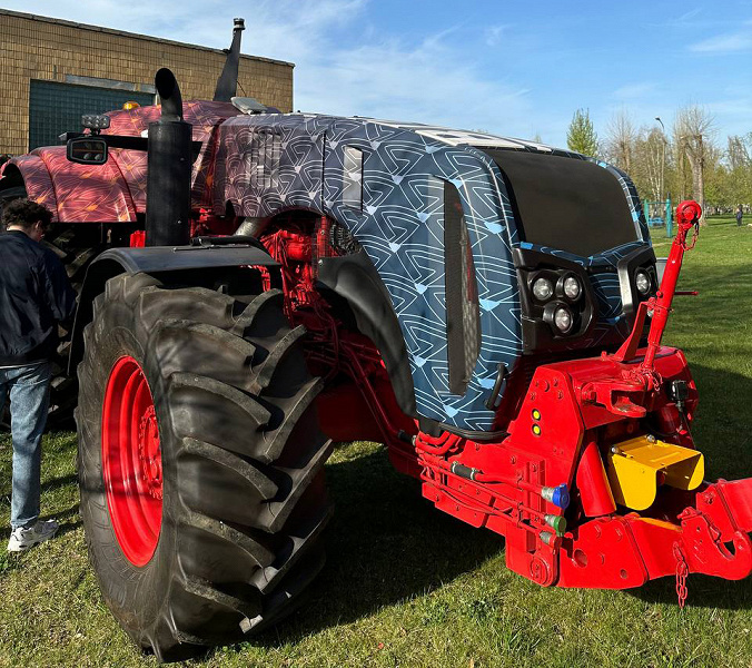 В Белоруссии состоялся показ первого беспилотного трактора Belarus