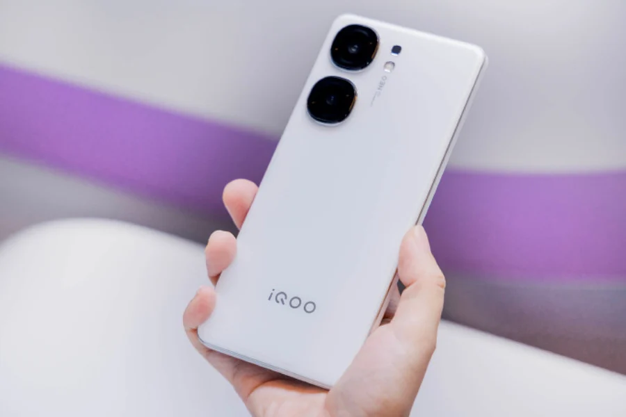 iQOO Neo 9s Pro и Vivo X100s с новым чипом Dimensity 9300 + показали на фото