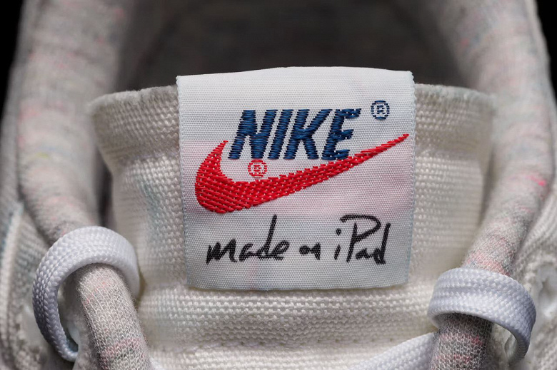 Тим Кук продемонстрировал на себе кроссовки Nike, сделанные для презентации iPad