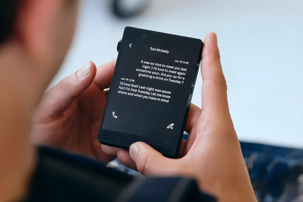 Light Phone представил "антисмартфон" третьего поколения