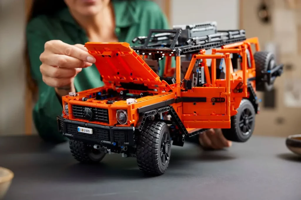 LEGO выпустила новый набор в честь 45-летия Mercedes-Benz G500