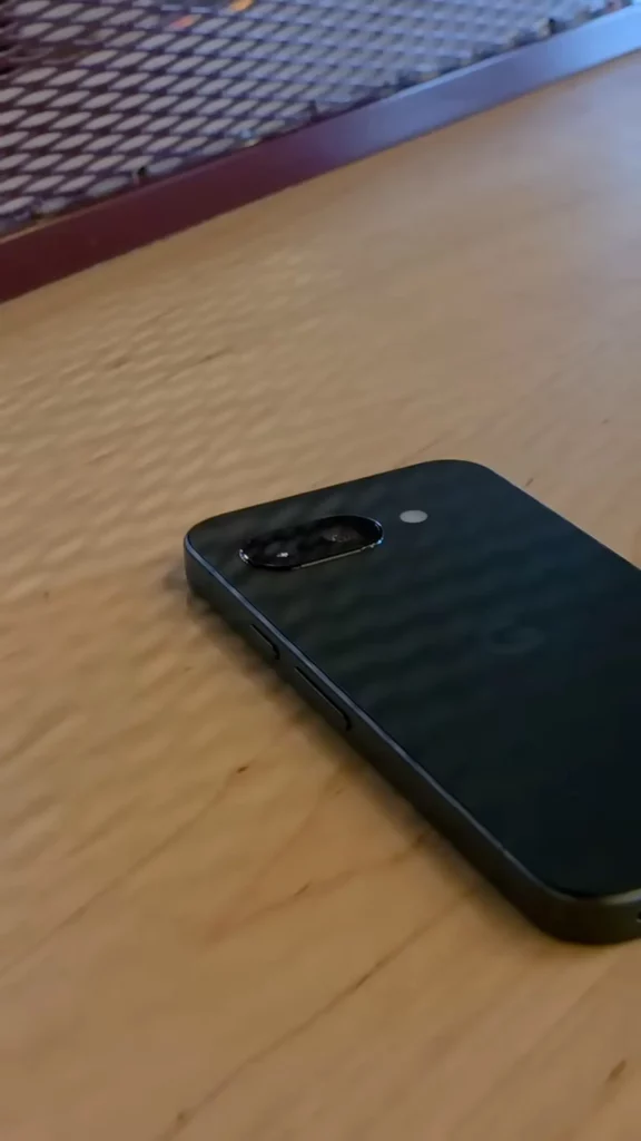 Google Pixel 9a засветился в видео о Samsung Galaxy S25 Edge