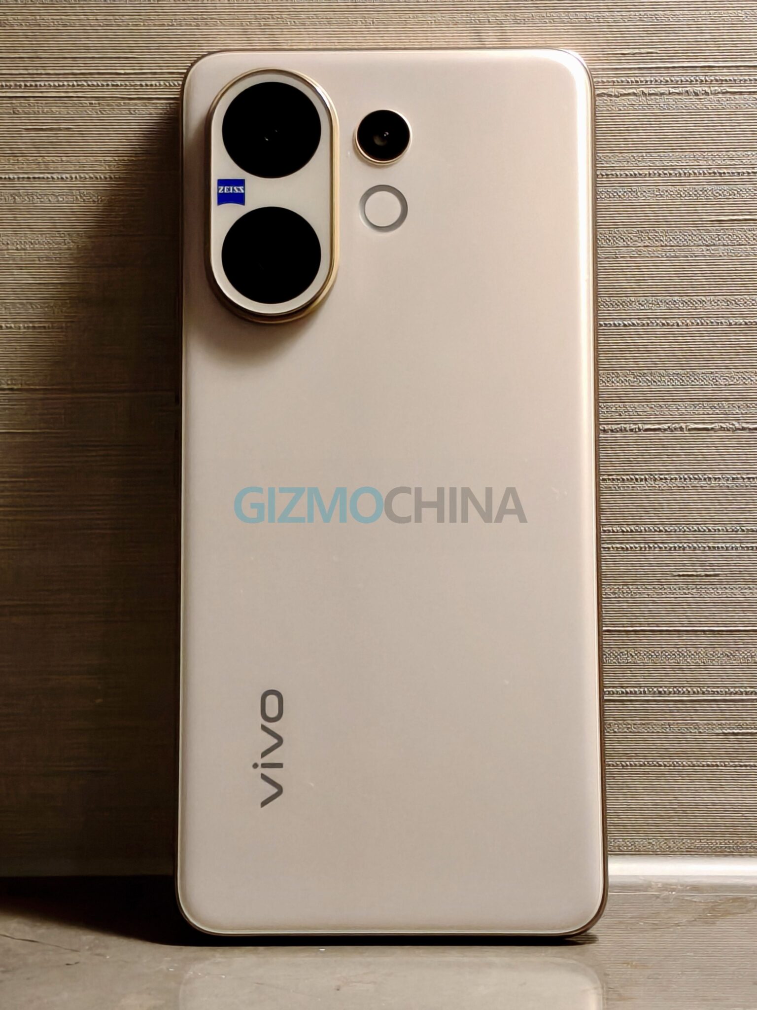 Vivo V60: смартфон с камерой ZEISS, долгим аккумулятором и защитой IP68
