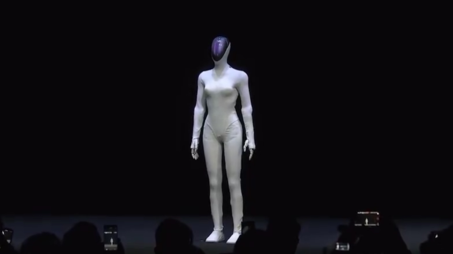 XPeng представила гуманоидного робота Iron с настраиваемыми параметрами внешности XPeng представила гуманоидного робота Iron с настраиваемыми параметрами внешности