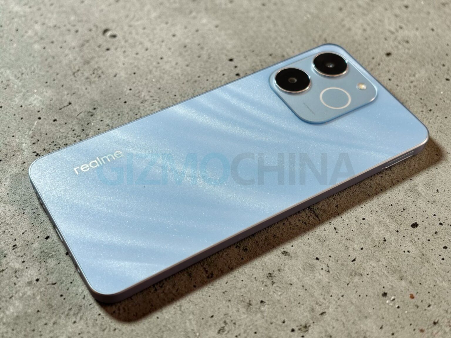 Realme представила P4 Lite 4G с большим аккумулятором и практичными функциями