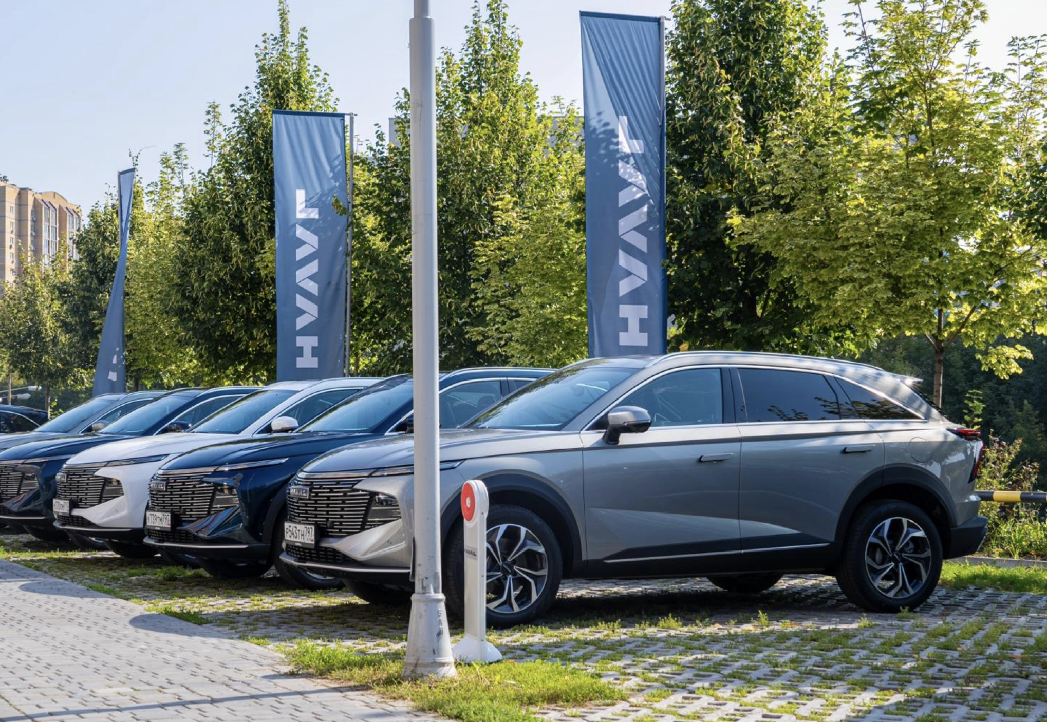 Минпромторг расширил список автомобилей для такси в России